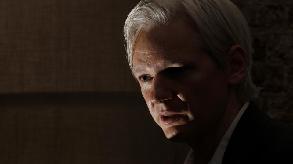EN G�TE: Wikileaks-gr�nder Julian Assange kan framst� sv�rt hemmelighetsfull. Foto: Reuters/Andrew Winning/Scanpix