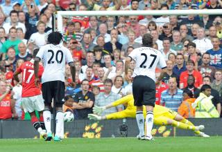STRAFFEBOM: Nani kunne gjort 1-3 og drept siste rest av spenning, men straffesparket var svakt, og keeper David Stockdale reddet uten st�rre problemer.Foto: SCANPIX/EPA/GERRY PENNY