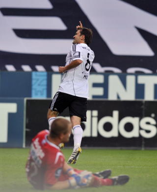 VIKARSCORING: Roar Strand fikk sjansen fra start - og svarte med scoring. Foto: Ned Alley/SCANPIX