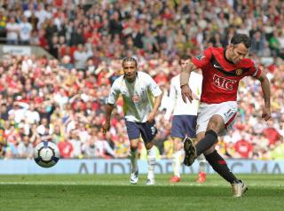 FORETRAKK GIGGS: Ryan Giggs scoret to ganger p� straffe mot Tottenham forrige sesong, begge mens Nani var p� banen. Foto: EPA/MAGI HAROUN