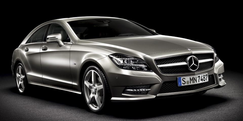 SYNLIG: Dette er en bil for de som �nsker � vise seg fram, ikke forsvinne i mengden med en E-klasse. Foto: Daimler AG, press department Mercedes-Benz