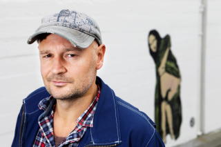 - KRANGLER OM MIDLER: Erlend Loe forklarer noe av kampen i kulturlivet med at man kjemper om de samme begrensete midlene. Foto: Erling H�geland