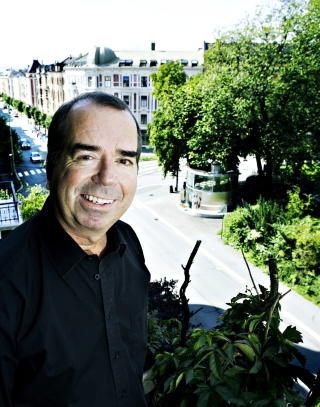 UENIG: Jan Kj�rstad mener ikke at norsk samtidslitteratur er for navlebeskuende. 
Foto: NINA HANSEN/ Dagbladet