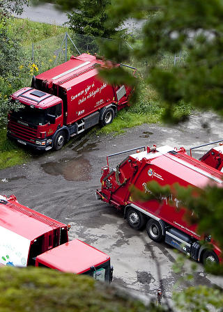 GRANSKES: Her er bilene fra anlegget til  RenoNorden p� Roms�s. Foto: Bj�rn Langsem/DAGBLADET.