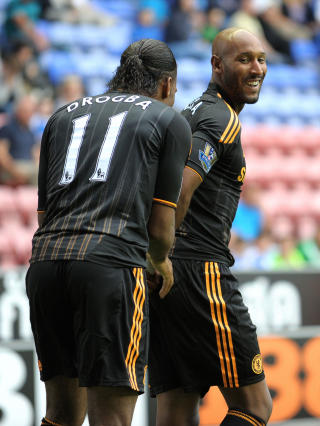 AV MED H�NDJERNA? Blir Nicolas Anelka her l�slatt av Didier Drogba? Foto: ANDREW YATES/AFP