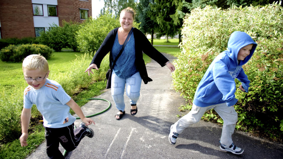 VINNER: Kristine Kv�rnstr�m (36) er avdelingssykepleier p� Nordseterhjemmet i Oslo. Som alenefors�rger for to barn p� seks og ni og ansatt i kommunen, kommer hun best ut av alle i Dagbladets fri- og frav�rsoversikt. Foto: �istein Norum Monsen