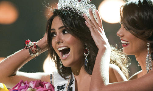 JUBLENDE GLAD: Jimena Navarrete str�lte av lykke da hun ble kronet Miss Universe. Foto:   Miss Universe Organization/REUTERS