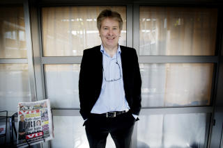 H�PER P� IPAD: Torry Pedersen. Foto: SCANPIX