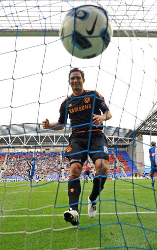 TRENGER IKKE STJERNER: Mourinho la merke til at folk forventet at han skulle kj�pe Frank Lampard. I stedet havnet mindre navn i Real. Foto: AFP/ANDREW YATES
