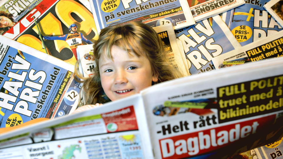 JAKTER P� ANDRES FEIL: Norske aviser henger hver dag ut skyldige, de jakter p� byr�kratisk idioti, inkompetanse og krever �kvalitetsikring av rutinene�. Men ofte viser det seg sv�rt vanskelig � ha rutinene i orden internt. S�rlig artig er det n�r mediene fors�ker � rette opp i feil og mislykkes.



Foto: Frank Karlsen