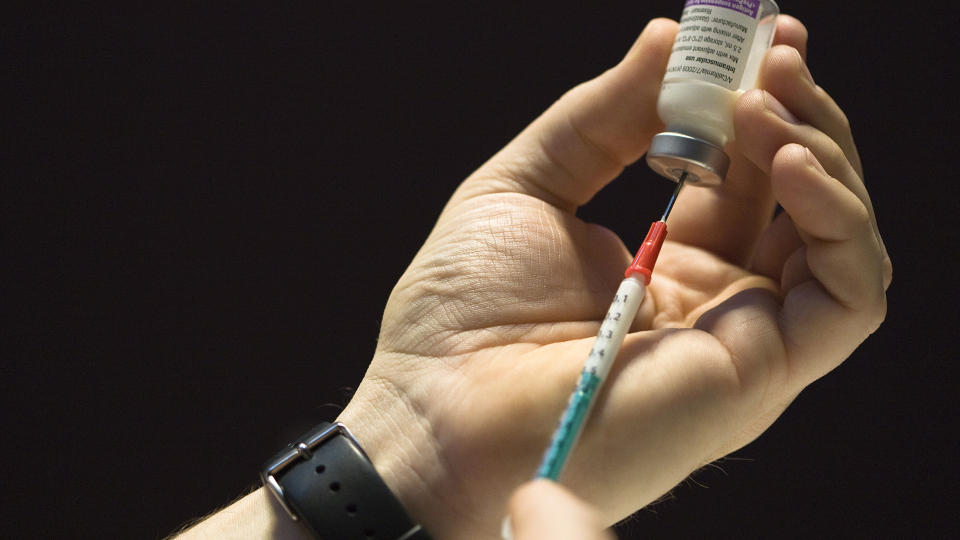 GITT TIL 30 MILLIONER: Siden svineinfluensapandemien startet, har 30 millioner europeere blitt vaksinert med Pandemrix. Forel�pig er det ikke vist noen kopling mellom vaksinen og s�vnsykdommen narkolepsi. Foto: REUTERS/SCANPIX