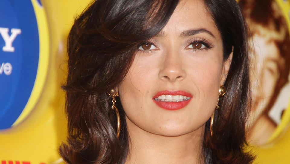 LYKKELIG: Skuespiller Salma Hayek er glad for fortsatt � f� v�re i Hollywood. Foto: Stella Pictures
