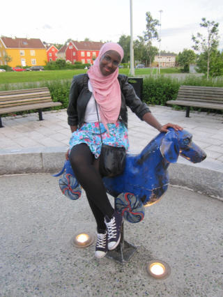 SOMMERPOETEN Muna Jibrils motto er �Whenever I'm sad, I just stop being sad and start being awesome instead. True story.� I hvert fall i et visst nettforum. Foto: PRIVAT