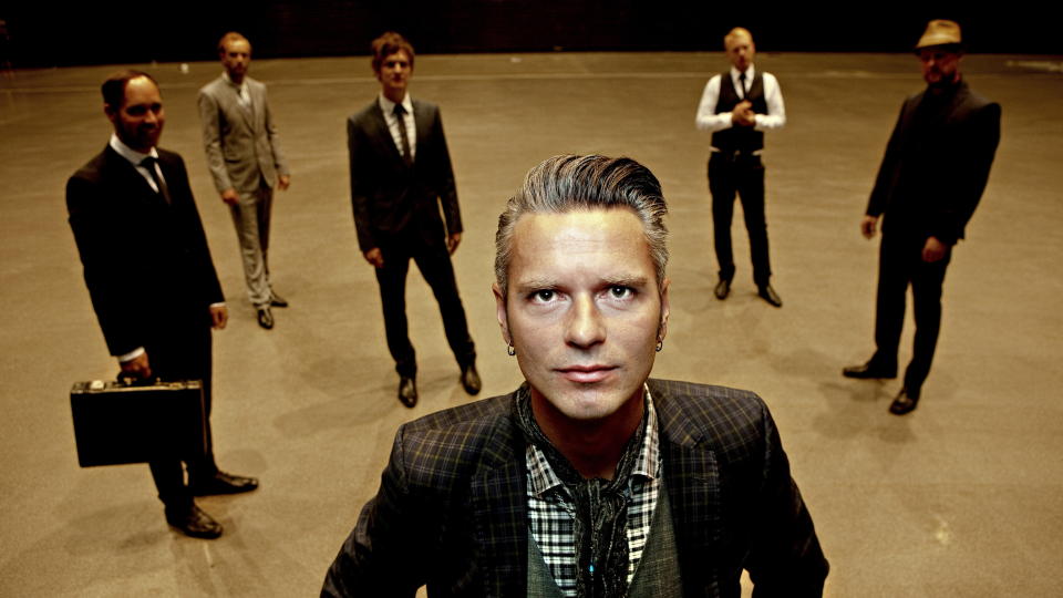 JUBILEUM: I g�r slapp Kaizers Orchestra f�rste singel fra det som skal blir en grundig feiring av ti�rjubileet. Dagbladet m�tte dem i Oslo Spektrum, som blir siste stopp p� europaturn�en neste �r. Foto: Lars Eivind Bones / Dagbladet
