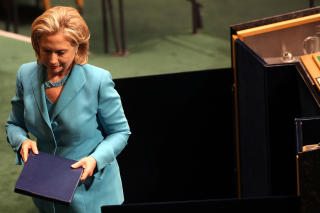 TROR KLIMAENDRINGENE HAR SL�TT INN: USAs utenriksminister Hillary Clinton p� podiet i FN-bygningen 19. august, der flomkatastrofen i Pakistan var tema. Foto: Spencer Platt/Getty Images/AFP/ SCANPIX.