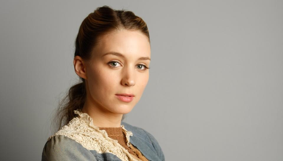 FOR SOFT?: Den tidligere modellen Rooney Mara (25) m� framst� r�ffere hvis hun skal bli troverdig som Lisbeth Salander, mener oversetter Steve Murray (66). Foto: AP