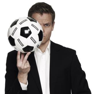 DEKKER SERIE�PNINGEN: Andreas Stien-Leenderts sitter p� tribunen n�r Real Madrid serie�pner p� Mallorca s�ndag. Foto: Canal