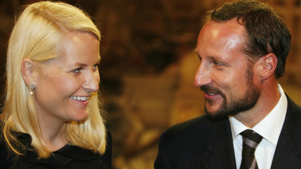 KNORRPRINSPARET: F�r kronprins Haakon giftet seg med Mette-Marit Tjessem H�iby i 2001 mente flere at Mette-Marit burde skifte til et mer kongelig navn. Det ble det aldri noe av, bortsett fra i pressen, som kaller henne blant annet kornprinsesse Mette-Marti. 
Foto: Bj�rn Sigurds�n / Scanpix