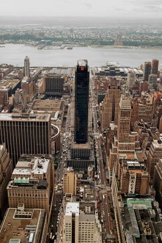 UTSIKT: Du ser n�rmest hele byen fra terrassen p� Empire State Building. Foto: �istein Norum Monsen