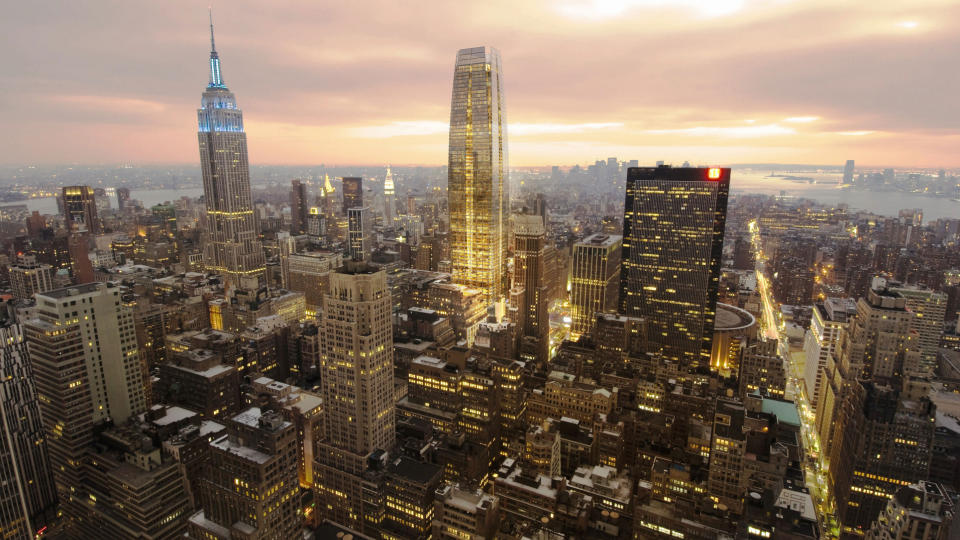 GIGANTER: 15 Penn Plaza Center (i midten) skal bygges ved siden av Empire State Building. Bygget har 67 etasjer. Foto: AFP/Pelli Clarke Pelli Architects/Scanpix