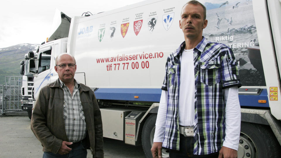 MISTET JOBBEN: J�rn-Roar Rollstad (til venstre) fikk denne uken beskjed om at han er sagt opp fra jobben sin i Avfallsservice AS. Tillitsvalgt Trond Are Henriksen mener saken er klossete h�ndtert av ledelsen. Fagforeningen varsler n� kamp. Foto: Bj�rn A. Enoksen, Nordlys