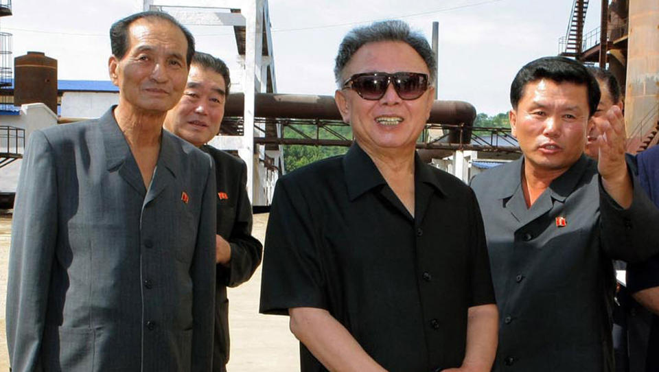 UT P� TUR: Kim Jong-Il. Arkivfoto: AFP PHOTO/KCNA/KNS/Scanpix