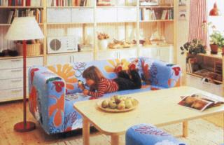 EN KLIPPAN: Sofaen Klippan fra 1979. Designet har v�rt lik, men stoffet skifter stadig. Foto: IKEA