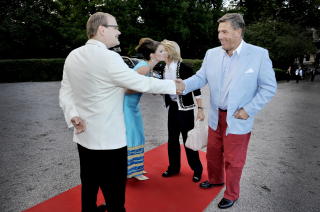 KOM F�RST Stein Erik Hagen og kona Mille-Marie Treschow var blant de aller f�rste gjestene som kom. Foto: John T. Pedersen/ Dagbladet