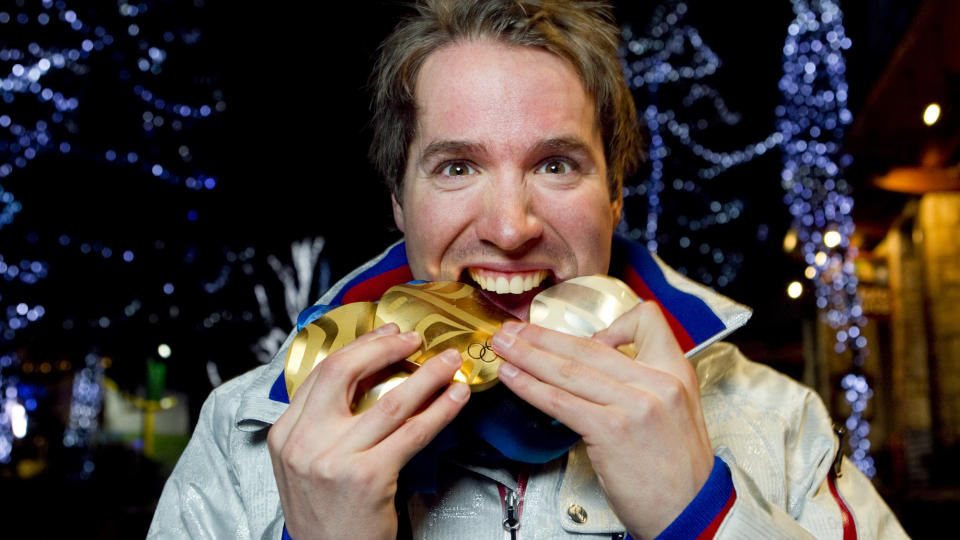 MEDALJESANKER: Emil Hegle Svendsen tok to gull under OL i Vancouver forrige sesong. Foto: Heiko Junge / Scanpix