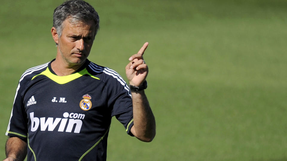 HEVER HAN REAL? Jos� Mourinho er hentet til Real Madrid for at klubben igjen skal kunne sanke titler. Foto: AFP/DANI POZO