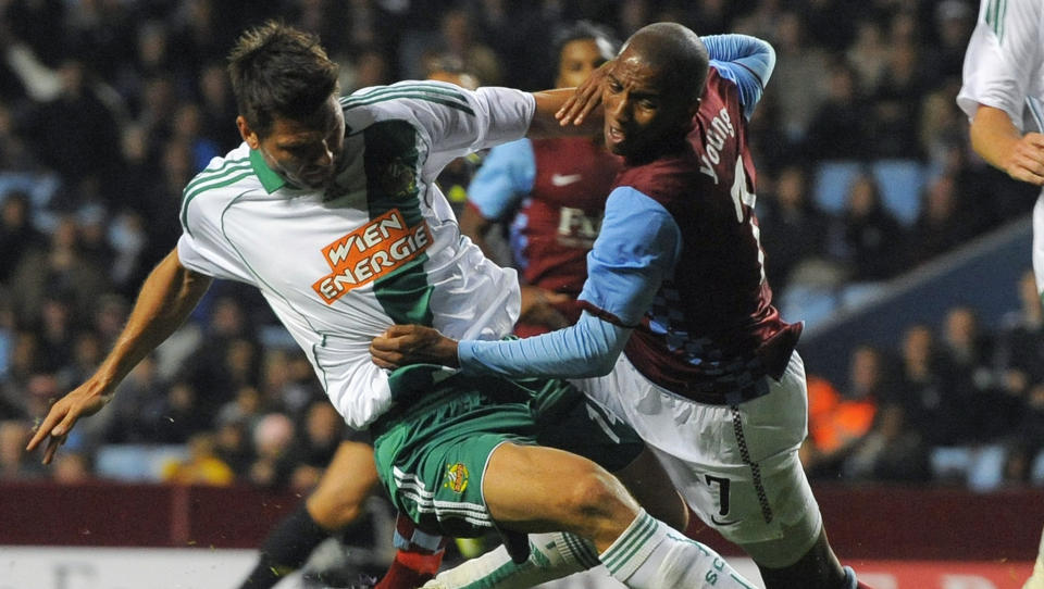 FOR STERKE - IGJEN: Markus Katzer og Rapid Wien slo i kveld ut Ashley Youngs Aston Villa. Akkurat som i fjor. Foto: NIGEL RODDIS/REUTERS