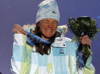 JUBLET FOR BRONSE: Bronse var som gull for Majdic etter l�pet. Foto: AP Photo/Alessandro Trovati