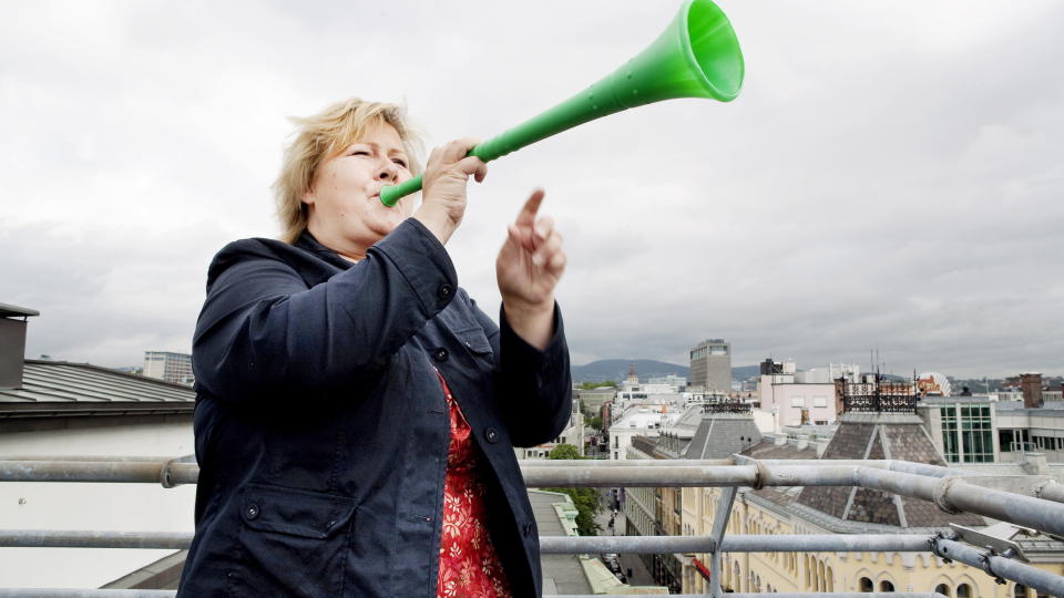  H�EYERE OG H�YERE:  Erna Solberg og H�yre er st�rste p� den tredje strake meningsm�lingen.  FOTO: ELISABETH SPERRE ALNES.