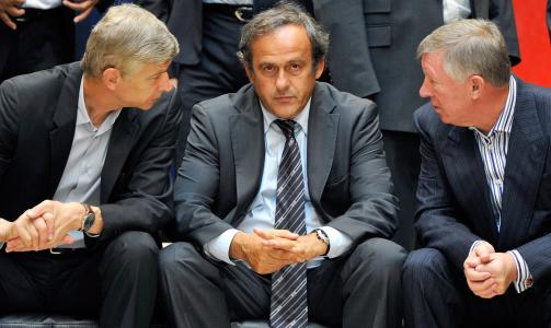 UENIGE - IGJEN: Arsene Wenger mener Paul Scholes spiller stygt. Sir Alex Ferguson er united. Kanskje Michel Platini kan v�re fredsmekler? Foto: EPA/DOMINIC FAVRE
