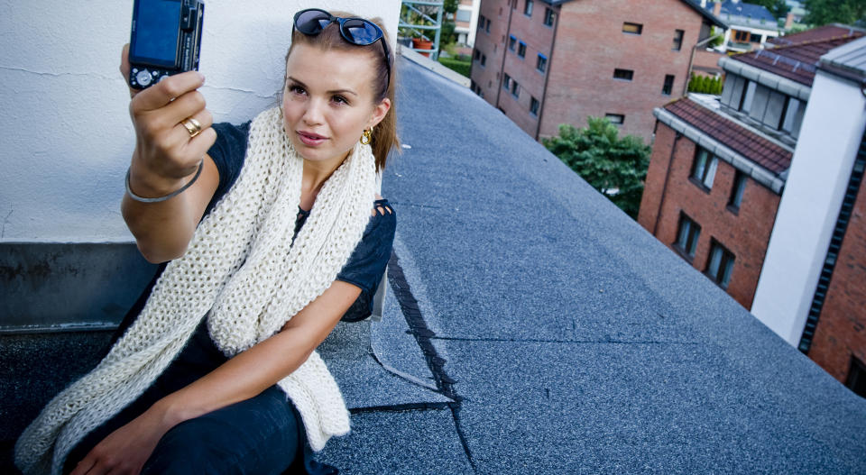 KROPP SOM KUNST: Lisa Marie Winther (24) er opptatt av nakenhet og kropp er en kunstnerisk uttrykksform. Hun velger � dele aktfotografiene med sine blogglesere og p� Facebook. Foto: THOMAS RASMUS SKAUG/DAGBLADET