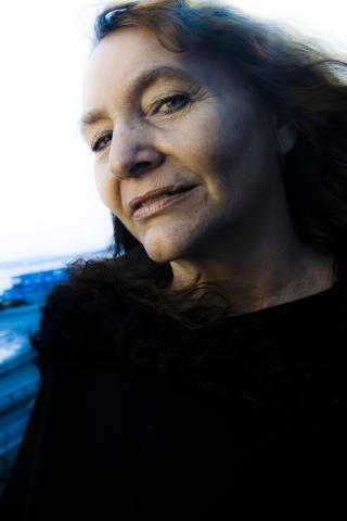 - KAN �DELEGGE: Sexolog Gro Isachsen ser ikke noe positivt i at ungdommer legger ut bilder av seg selv som lettkledd p� nettet, og mener kroppsfokuset kan bli �deleggende for ungdommers seksualitet p� lang sikt. Foto: H�KON EIKESDAL/DAGBLADET