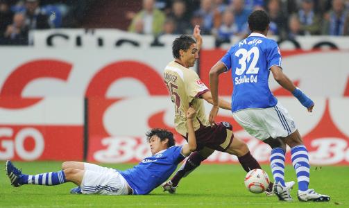 SENTRAL: Mohammed Abdellaoue s�rget for b�de m�l og m�lgivende i sin andre kamp i Bundesliga. Foto: EPA