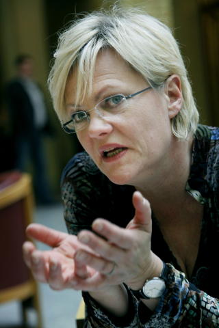 PARTILEDER I 13 �R: Torsdag fyller hun 50 �r. Det er 13 �r siden hun tok over som partileder og 25 �r siden hun m�tte p� Stortinget for f�rste gang som vararepresentant etter � ha vunnet nominasjonskampen mot partiveteran Finn Gustavsen. Foto: JACQUES HVISTENDAHL/DAGBLADET