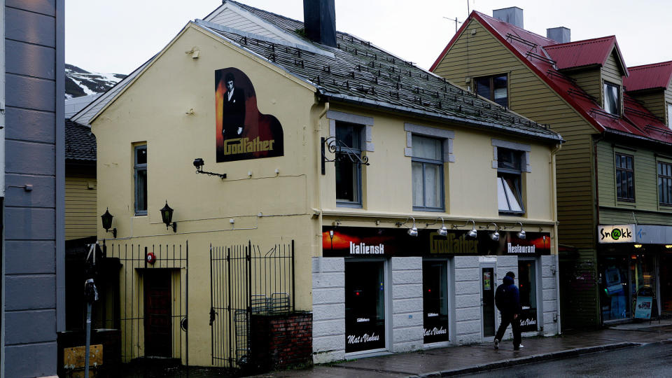 I FYLLEARRESTEN: Bes�ket p� utestedet i denne g�rden fikk et litt uventet utfall for den norske realitykjendisen, som endte i fyllearresten.  Foto: Yngve Olsen S�bbe/Nordlys