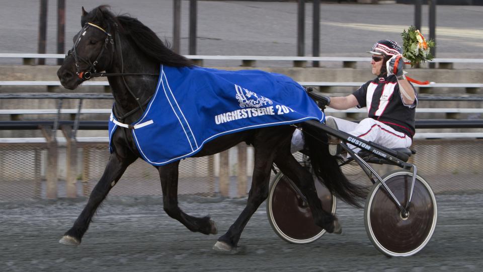 LYKKEN SMILER IGJEN. Endelig har Atle Jostein Owren en topphest i H�g� Odin etter mange magre �r.  Foto: HESTEGUIDEN.COM.