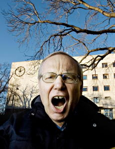 I kveld gj�r Arne Scheie og NRK noe de aldri har gjort f�r
