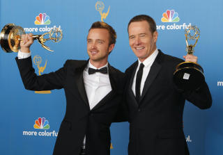 BREAKING BAD: B�de prisen for beste mannlige hovedrolle og beste mannlige birolle i et drama gikk til �Breaking Bad�. Her er Aaron Paul og Bryan Cranston. Foto: SCANPIX.