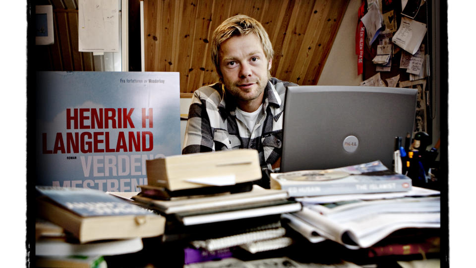 STAVER SEG FRAM: Forfatter Henrik Langeland har lenge proklamert at �Verdensmestrene� er f�rste del av hans viktigste litter�re prosjekt. Foto: Lars Eivind Bones / Dagbladet