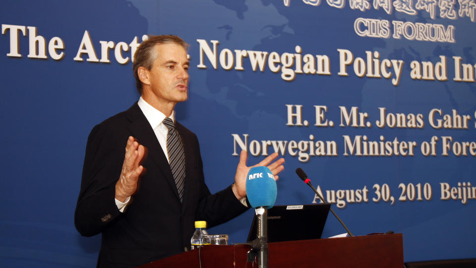 VIL HA MED KINA: Utenriksminister Jonas Gahr St�re startet sitt kinabes�k med � foredra om Arktis og norsk nordomr�depolitikk ved China Institute of International Studies i Beijing. Foto: Kristoffer Egeberg
