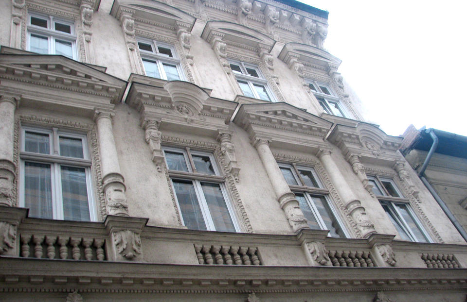 FUNNET P� ROMMET: Den norske 21-�ringen ble funnet d�d og trolig kvalt p� dette ungdomsherberget i 7. distrikt i Budapest s�ndag ettermiddag.