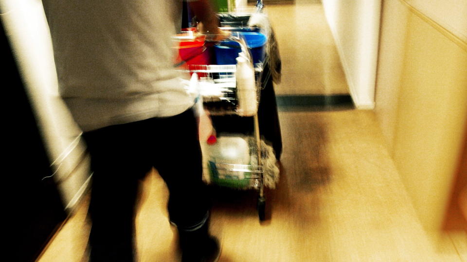 T�FF HVERDAG: If�lge Fellesforbundet m� renholdere ved en rekke Oslo-hoteller vaske 30 prosent flere hotellrom pr dag etter at ISS overtok renholdsoppdragene. Foto: Truls Brekke / Dagbladet