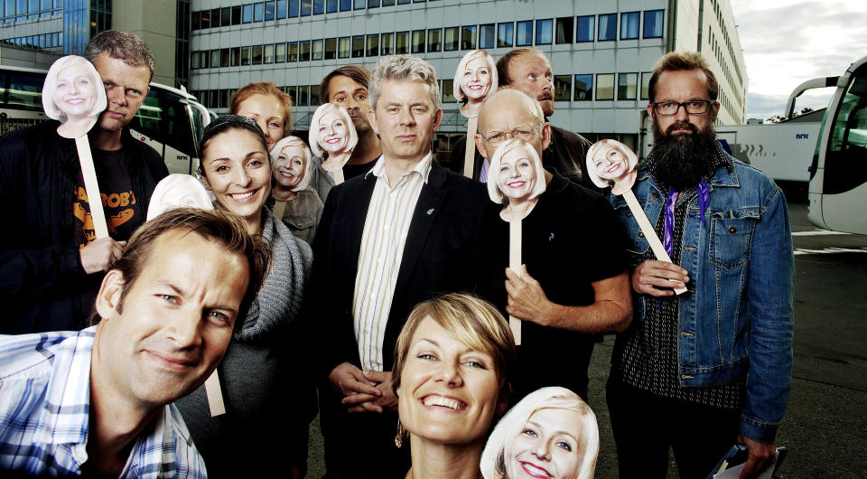 DE SKAL ERSTATTE LINN: Knut N�rum og Jon Almaas er str�lende forn�yde med Linn Sk�bers mange ansikter i h�st. Pernille S�rensen, Egil Hegerberg, Arte Kalv�, Siri Kristiansen, Nils W�rstad, Lise T�nne, Trond-Viggo Torgersen og Thomas Seltzer skal fylle hennes sko. Foto: Bj�rn Langsem/ Dagbladet