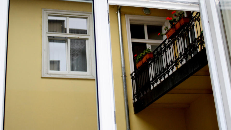 SISTE NATT HER: If�lge to nabogjester av Pernille Marie Thronsen (21) fra Oslo, bodde kvinnen i dette rommet p� herberget i Budapest sentrum da hun ble drept. Foto: Privat