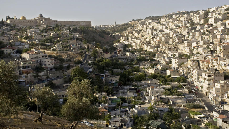 ARABISK: Bildet viser sentrale deler av �st-Jerusalem, med den islamske helligdommene Klippemoskeen og al-Aqsa-moskeen i bakgrunnen. Foto: AHMAD GHARABLI/AFP/SCANPIX