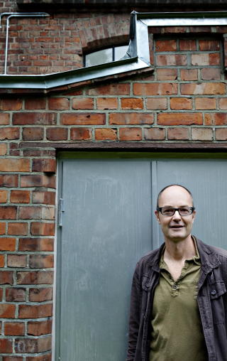 Forn�yd arkitekt: Einar Hagem liker m�ten teglsteinen i de gamle byggene eldes p�. Bare en bygning er helt ny.